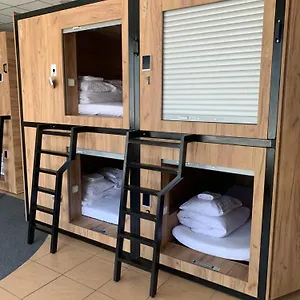  Hostel Like A